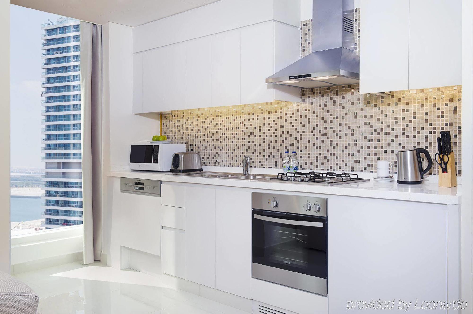 Damac Maison The Vogue ดูไบ ภายนอก รูปภาพ A modern kitchen