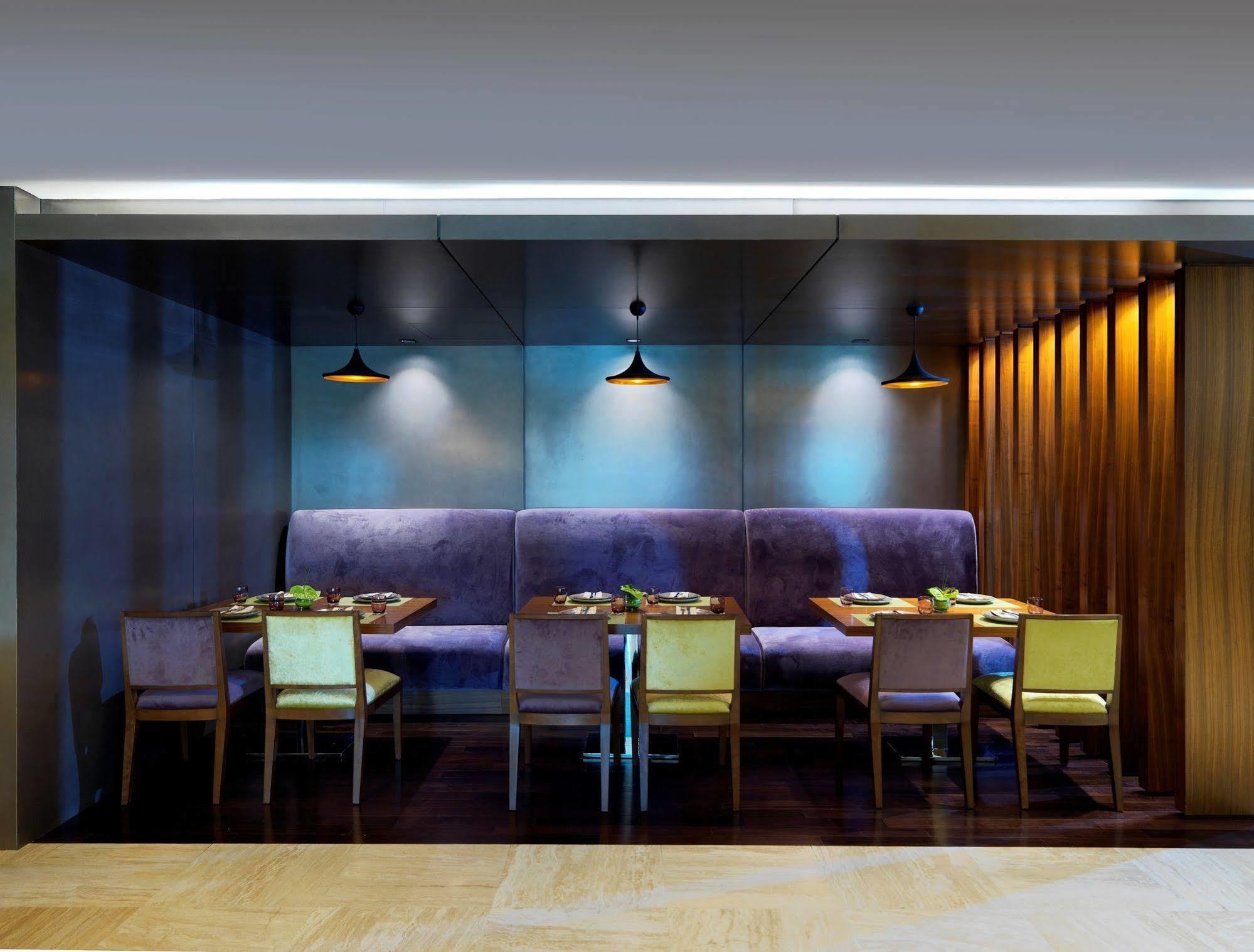 Damac Maison The Vogue ดูไบ ภายนอก รูปภาพ Interior of a restaurant