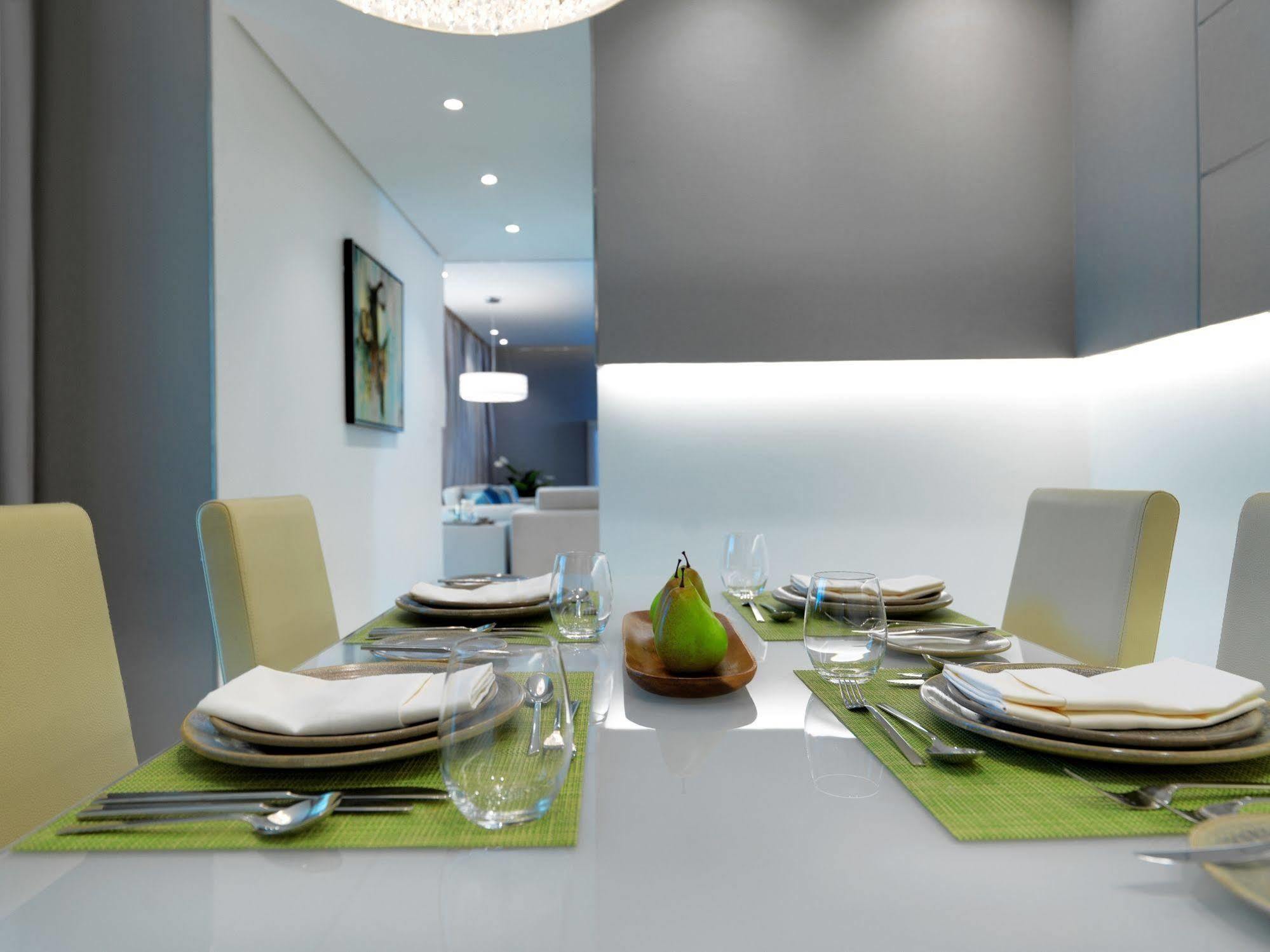 Damac Maison The Vogue ดูไบ ภายนอก รูปภาพ A dining room