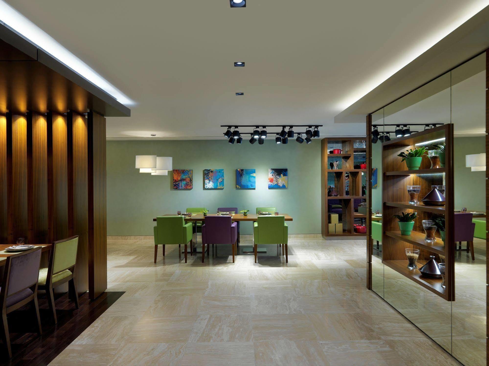 Damac Maison The Vogue ดูไบ ภายนอก รูปภาพ The interior of the restaurant