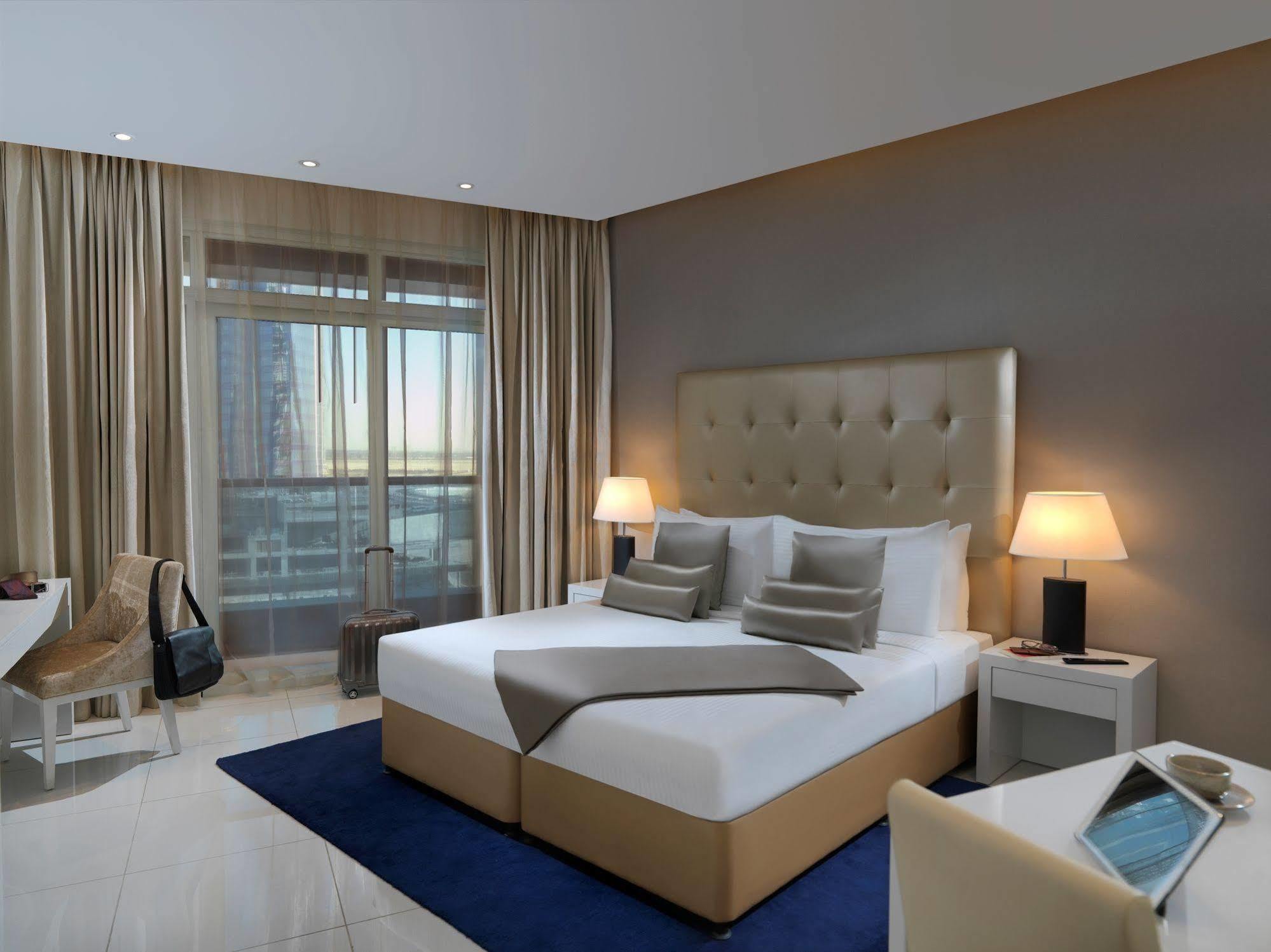 Damac Maison The Vogue ดูไบ ภายนอก รูปภาพ A bedroom at the hotel