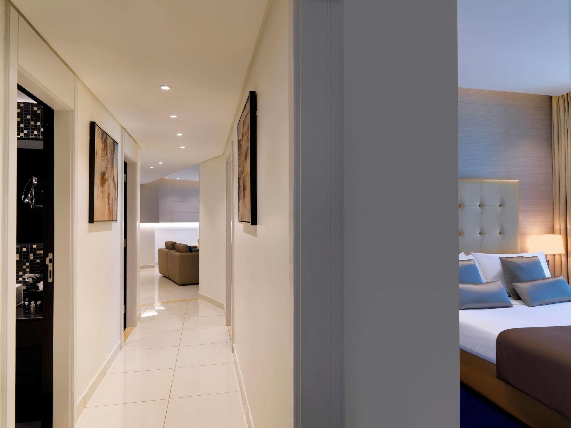 Damac Maison The Vogue ดูไบ ภายนอก รูปภาพ A suite at the hotel