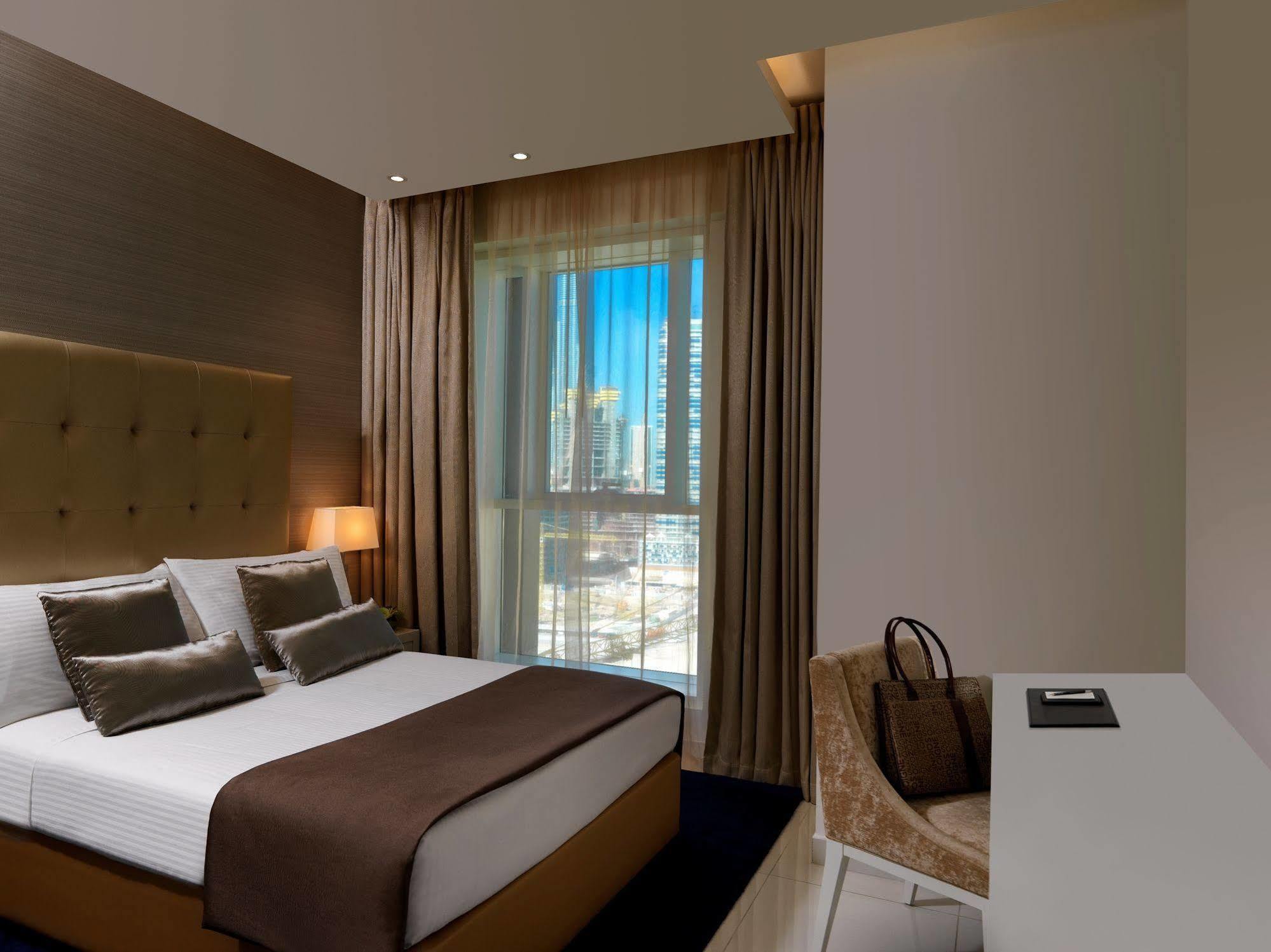 Damac Maison The Vogue ดูไบ ภายนอก รูปภาพ A bedroom at the hotel